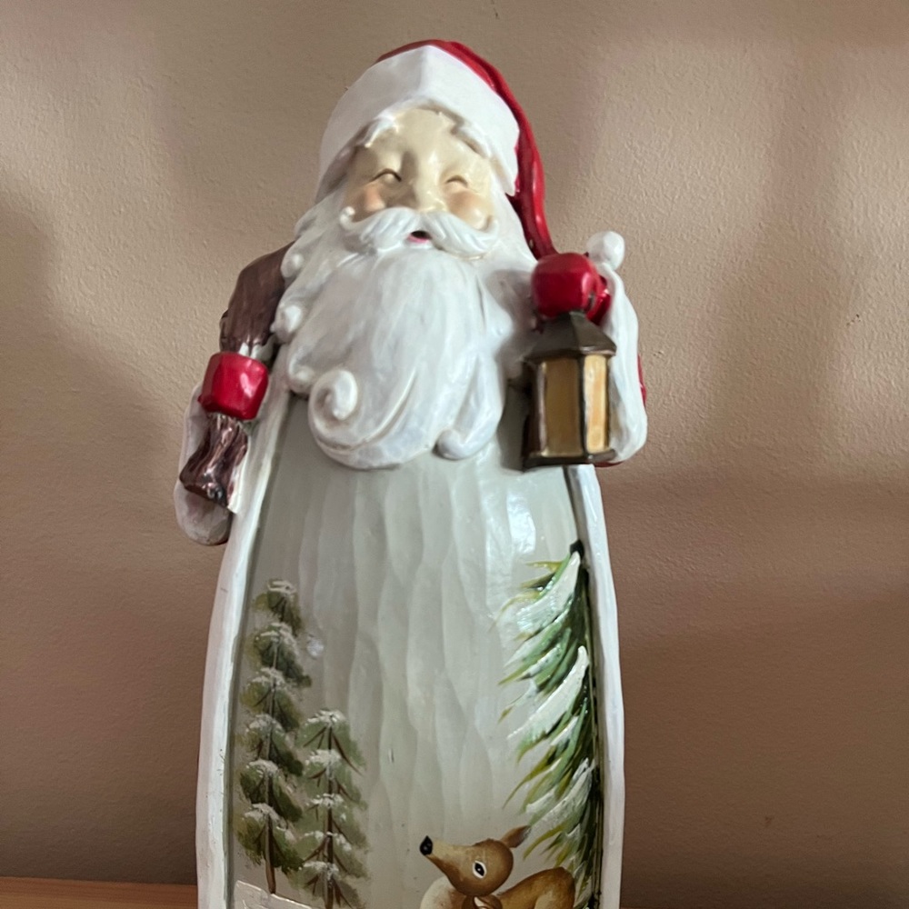 Beautiful Santa figure - Excellent condition